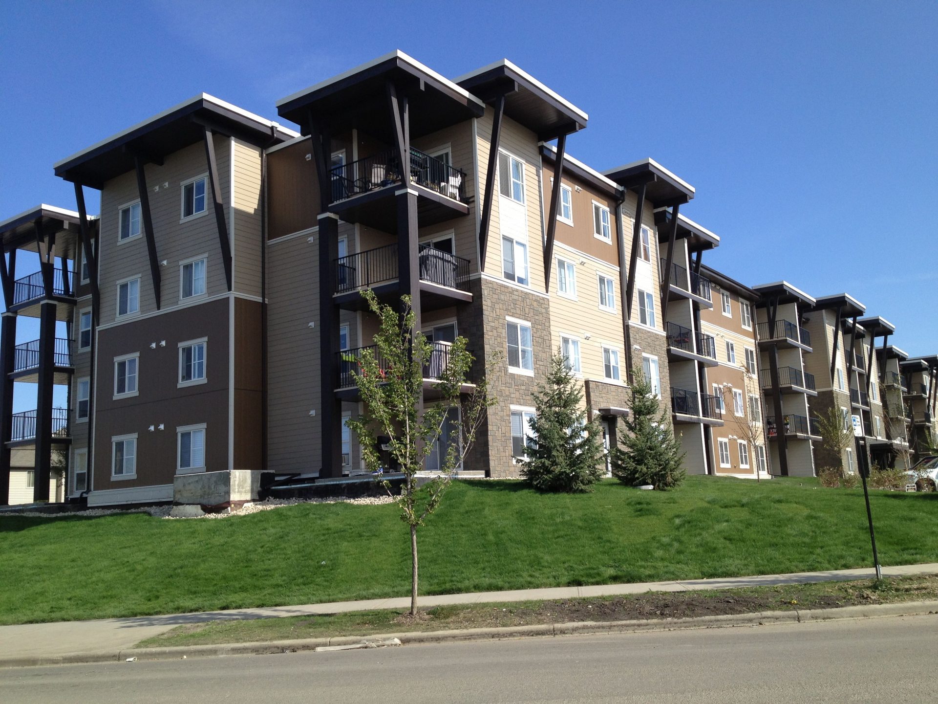 suburban-apt-1920x1440.jpg